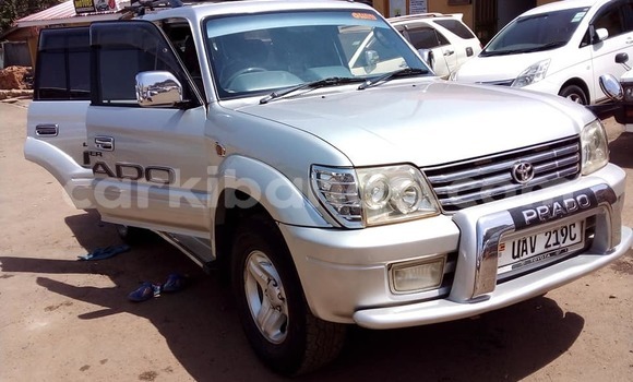 Acheter Occasion Voiture Toyota Land Cruiser Prado Gris à Kampala, Ouganda Acheter Occasion Voiture Toyota Land Cruiser Prado Gris à Kampala, Ouganda