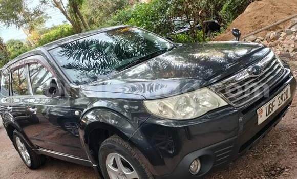 Gura Yakoze Subaru Forester Black Imodoka i Kampala mu Uganda
