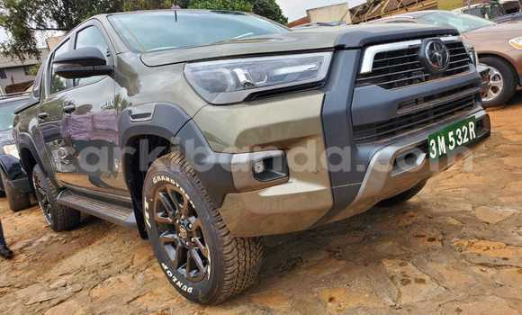 Gura Yakoze Toyota Hilux Green Imodoka i Kampala mu Uganda Gura Yakoze Toyota Hilux Green Imodoka i Kampala mu Uganda