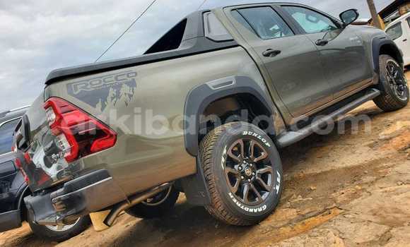 Gura Yakoze Toyota Hilux Green Imodoka i Kampala mu Uganda Gura Yakoze Toyota Hilux Green Imodoka i Kampala mu Uganda