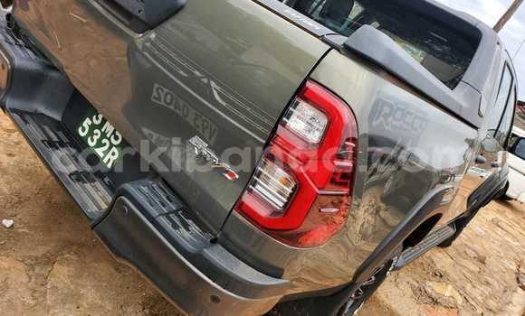 Gura Yakoze Toyota Hilux Green Imodoka i Kampala mu Uganda Gura Yakoze Toyota Hilux Green Imodoka i Kampala mu Uganda