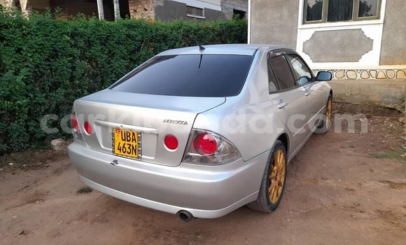 Gura Yakoze Toyota Altezza Silver Imodoka i Kampala mu Uganda Gura Yakoze Toyota Altezza Silver Imodoka i Kampala mu Uganda