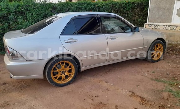 Gura Yakoze Toyota Altezza Silver Imodoka i Kampala mu Uganda Gura Yakoze Toyota Altezza Silver Imodoka i Kampala mu Uganda