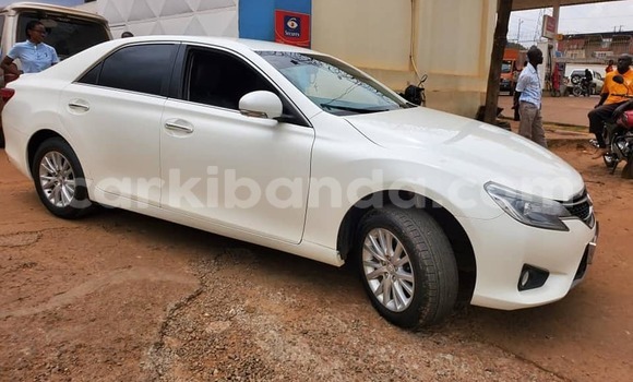 Gura Yakoze Toyota Mark X White Imodoka i Kampala mu Uganda Gura Yakoze Toyota Mark X White Imodoka i Kampala mu Uganda