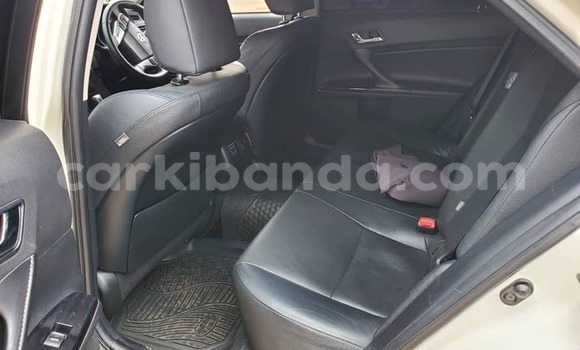 Gura Yakoze Toyota Mark X White Imodoka i Kampala mu Uganda Gura Yakoze Toyota Mark X White Imodoka i Kampala mu Uganda