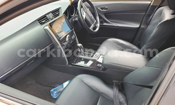 Gura Yakoze Toyota Mark X White Imodoka i Kampala mu Uganda Gura Yakoze Toyota Mark X White Imodoka i Kampala mu Uganda