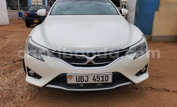 Gura Yakoze Toyota Mark X White Imodoka i Kampala mu Uganda Gura Yakoze Toyota Mark X White Imodoka i Kampala mu Uganda
