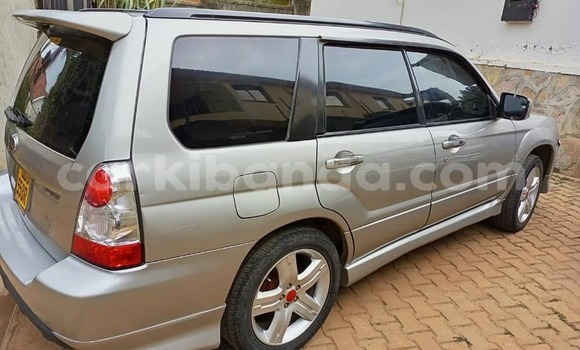 Gura Yakoze Subaru Forester Silver Imodoka i Kampala mu Uganda