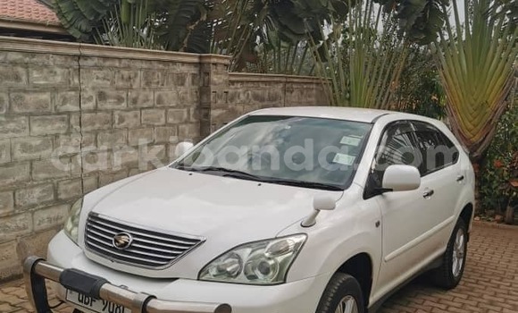 Buy Used Toyota Harrier White Car in Kampala in Uganda