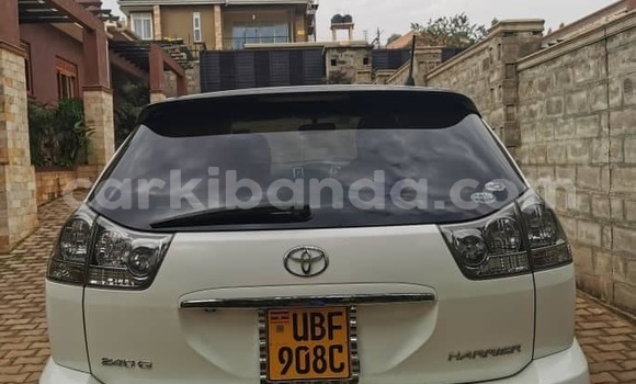 Gura Yakoze Toyota Harrier White Imodoka i Kampala mu Uganda Gura Yakoze Toyota Harrier White Imodoka i Kampala mu Uganda