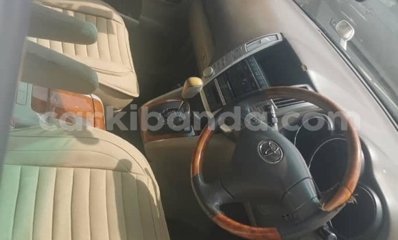 Gura Yakoze Toyota Harrier White Imodoka i Kampala mu Uganda Gura Yakoze Toyota Harrier White Imodoka i Kampala mu Uganda