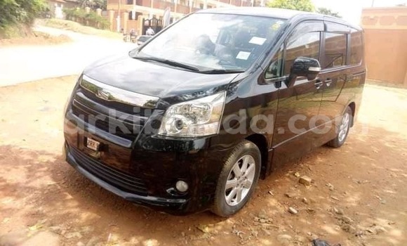 Nunua Ilio tumika Toyota Noah Nyeusi Gari ndani ya Kampala nchini Uganda