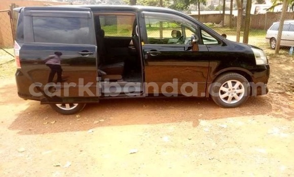 Gura Yakoze Toyota Noah Black Imodoka i Kampala mu Uganda Gura Yakoze Toyota Noah Black Imodoka i Kampala mu Uganda