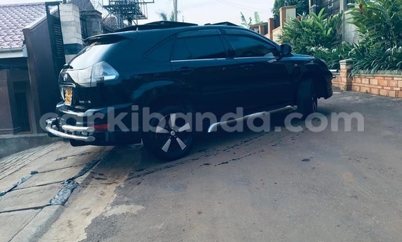 Gura Yakoze Toyota Harrier Black Imodoka i Kampala mu Uganda Gura Yakoze Toyota Harrier Black Imodoka i Kampala mu Uganda