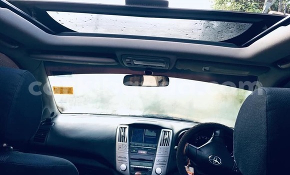 Gura Yakoze Toyota Harrier Black Imodoka i Kampala mu Uganda Gura Yakoze Toyota Harrier Black Imodoka i Kampala mu Uganda