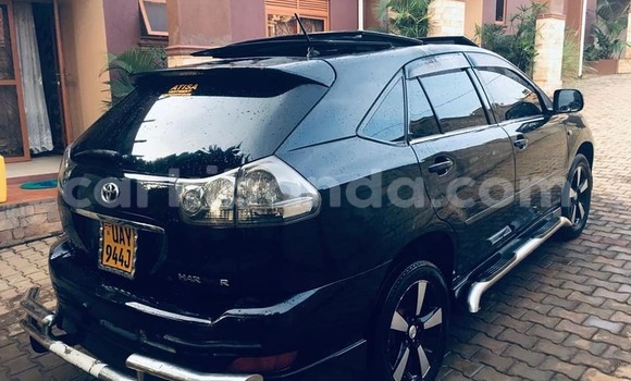 Gura Yakoze Toyota Harrier Black Imodoka i Kampala mu Uganda Gura Yakoze Toyota Harrier Black Imodoka i Kampala mu Uganda