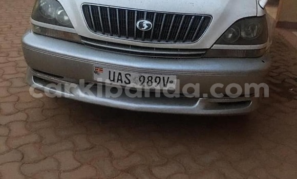 Gura Yakoze Toyota Harrier White Imodoka i Kampala mu Uganda