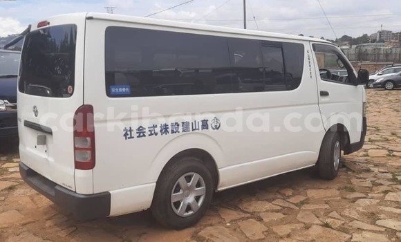 Acheter Occasion Voiture Toyota Hiace Blanc à Kampala, Ouganda