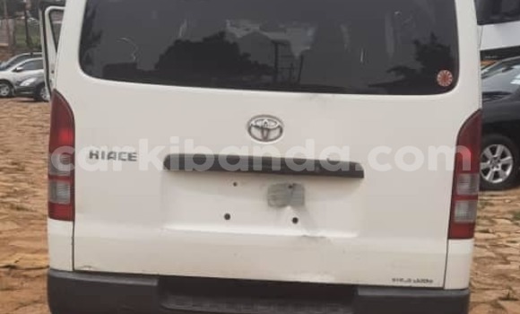 Gura Yakoze Toyota Hiace White Imodoka i Kampala mu Uganda Gura Yakoze Toyota Hiace White Imodoka i Kampala mu Uganda