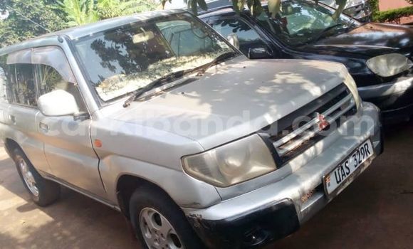 Gura Yakoze Mitsubishi Pajero Silver Imodoka i Kampala mu Uganda Gura Yakoze Mitsubishi Pajero Silver Imodoka i Kampala mu Uganda