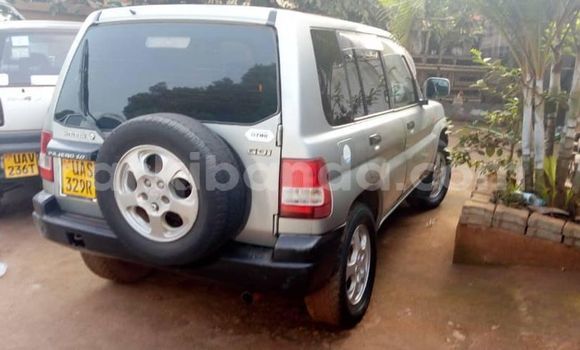 Gura Yakoze Mitsubishi Pajero Silver Imodoka i Kampala mu Uganda Gura Yakoze Mitsubishi Pajero Silver Imodoka i Kampala mu Uganda