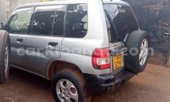 Gura Yakoze Mitsubishi Pajero Silver Imodoka i Kampala mu Uganda Gura Yakoze Mitsubishi Pajero Silver Imodoka i Kampala mu Uganda