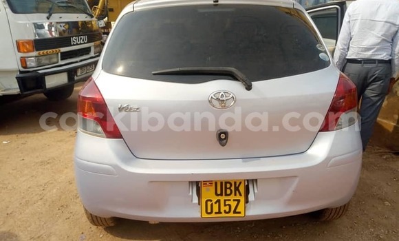 Gura Yakoze Toyota Vitz Silver Imodoka i Kampala mu Uganda Gura Yakoze Toyota Vitz Silver Imodoka i Kampala mu Uganda