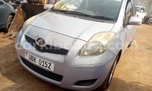 Gura Yakoze Toyota Vitz Silver Imodoka i Kampala mu Uganda Gura Yakoze Toyota Vitz Silver Imodoka i Kampala mu Uganda