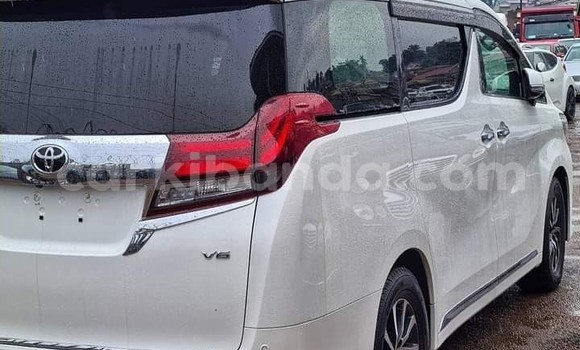 Acheter Occasion Voiture Toyota Alphard Blanc à Kampala, Ouganda Acheter Occasion Voiture Toyota Alphard Blanc à Kampala, Ouganda