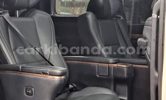 Acheter Occasion Voiture Toyota Alphard Blanc à Kampala, Ouganda Acheter Occasion Voiture Toyota Alphard Blanc à Kampala, Ouganda