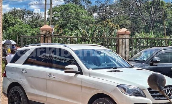 Gura Yakoze Mercedes‒Benz ML–Class White Imodoka i Kampala mu Uganda Gura Yakoze Mercedes‒Benz ML–Class White Imodoka i Kampala mu Uganda