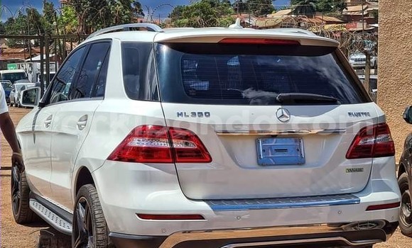 Gura Yakoze Mercedes‒Benz ML–Class White Imodoka i Kampala mu Uganda Gura Yakoze Mercedes‒Benz ML–Class White Imodoka i Kampala mu Uganda