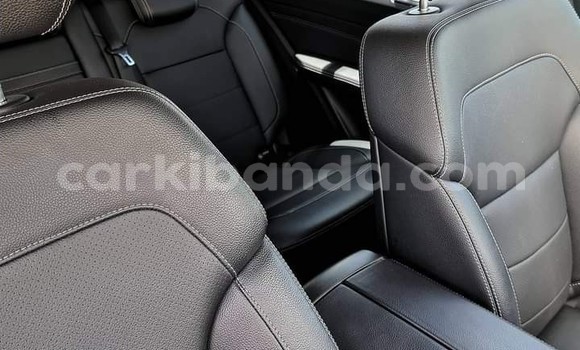 Gura Yakoze Mercedes‒Benz ML–Class White Imodoka i Kampala mu Uganda Gura Yakoze Mercedes‒Benz ML–Class White Imodoka i Kampala mu Uganda