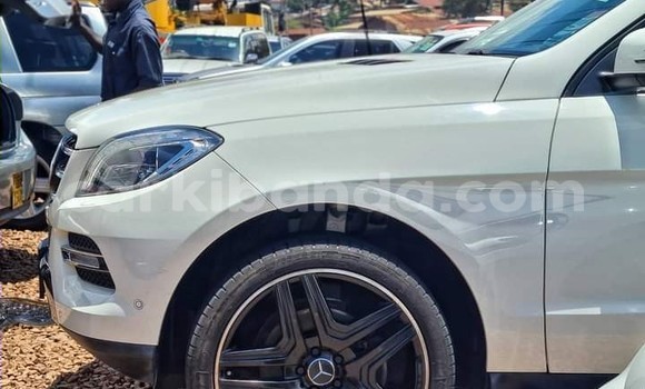 Gura Yakoze Mercedes‒Benz ML–Class White Imodoka i Kampala mu Uganda Gura Yakoze Mercedes‒Benz ML–Class White Imodoka i Kampala mu Uganda