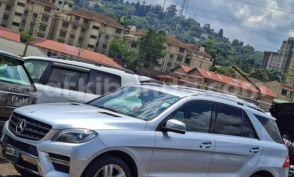 Buy Used Mercedes‒Benz M-klasse Silver Car in Kampala in Uganda