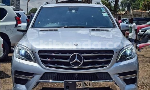 Nunua Ilio tumika Mercedes‒Benz M-klasse Fedha Gari ndani ya Kampala nchini Uganda Nunua Ilio tumika Mercedes‒Benz M-klasse Fedha Gari ndani ya Kampala nchini Uganda