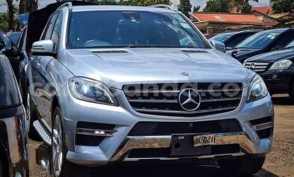 Nunua Ilio tumika Mercedes‒Benz M-klasse Fedha Gari ndani ya Kampala nchini Uganda Nunua Ilio tumika Mercedes‒Benz M-klasse Fedha Gari ndani ya Kampala nchini Uganda