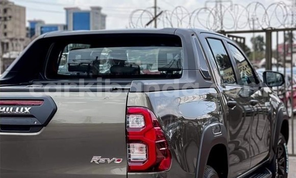 Buy Used Toyota Hilux Beige Car in Kampala in Uganda Buy Used Toyota Hilux Beige Car in Kampala in Uganda