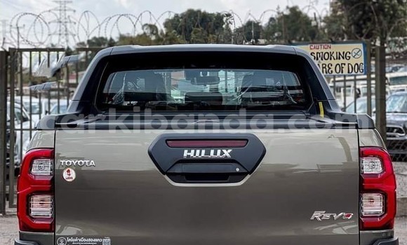 Buy Used Toyota Hilux Beige Car in Kampala in Uganda Buy Used Toyota Hilux Beige Car in Kampala in Uganda