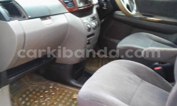 Gura Yakoze Toyota Noah Silver Imodoka i Kampala mu Uganda Gura Yakoze Toyota Noah Silver Imodoka i Kampala mu Uganda