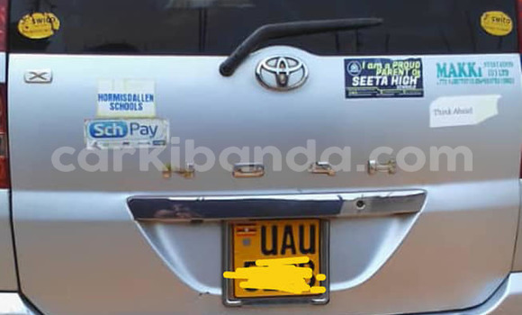 Gura Yakoze Toyota Noah Silver Imodoka i Kampala mu Uganda Gura Yakoze Toyota Noah Silver Imodoka i Kampala mu Uganda