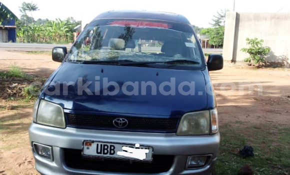 Nunua Ilio tumika Toyota Noah Bluu Gari ndani ya Kampala nchini Uganda