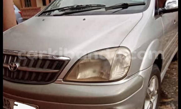 Gura Yakoze Toyota Nadia Silver Imodoka i Kampala mu Uganda Gura Yakoze Toyota Nadia Silver Imodoka i Kampala mu Uganda