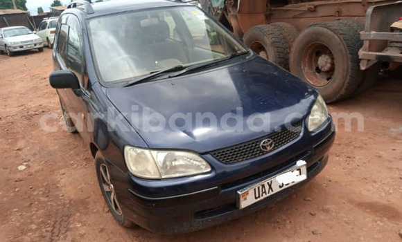 Gura Yakoze Toyota Spacio Blue Imodoka i Kampala mu Uganda Gura Yakoze Toyota Spacio Blue Imodoka i Kampala mu Uganda