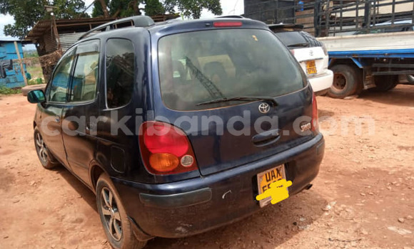 Gura Yakoze Toyota Spacio Blue Imodoka i Kampala mu Uganda Gura Yakoze Toyota Spacio Blue Imodoka i Kampala mu Uganda