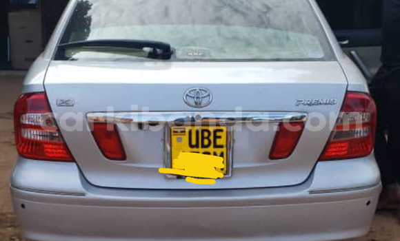 Gura Yakoze Toyota Premio Silver Imodoka i Kampala mu Uganda Gura Yakoze Toyota Premio Silver Imodoka i Kampala mu Uganda