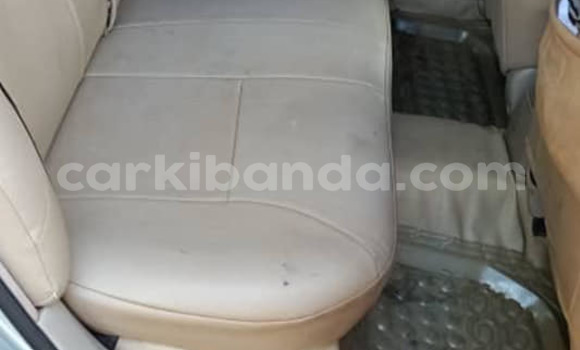 Gura Yakoze Toyota Premio Silver Imodoka i Kampala mu Uganda Gura Yakoze Toyota Premio Silver Imodoka i Kampala mu Uganda