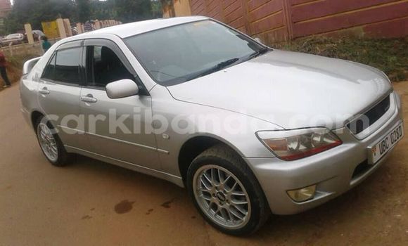 Gura Yakoze Toyota Altezza Silver Imodoka i Kampala mu Uganda Gura Yakoze Toyota Altezza Silver Imodoka i Kampala mu Uganda