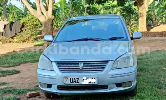 Gura Yakoze Toyota Premio Silver Imodoka i Kampala mu Uganda Gura Yakoze Toyota Premio Silver Imodoka i Kampala mu Uganda