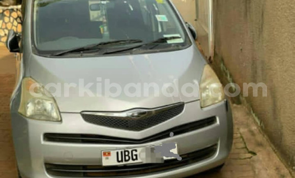 Nunua Ilio tumika Toyota Ractis Fedha Gari ndani ya Kampala nchini Uganda Nunua Ilio tumika Toyota Ractis Fedha Gari ndani ya Kampala nchini Uganda